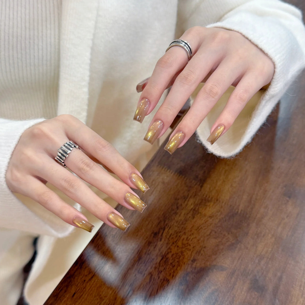 Amber Stream Cat Eye gel shade 05 on nails