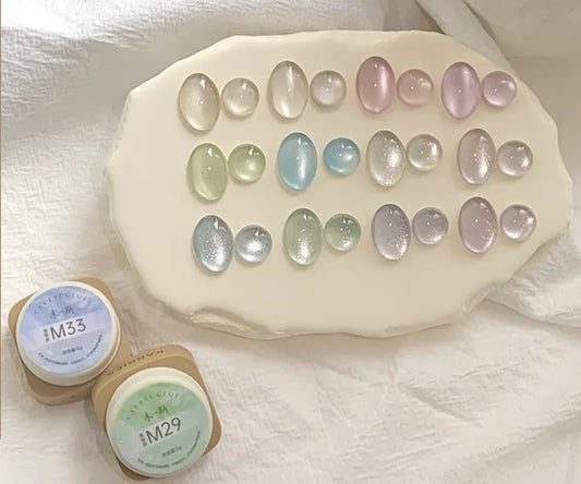 Karries Ice Jelly Cat Eye gel swatches with M33 and M29 jars