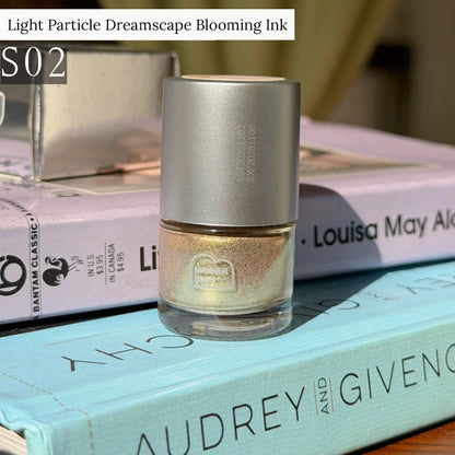 Light Particle Dreamscape glitter blooming ink, shade S02
