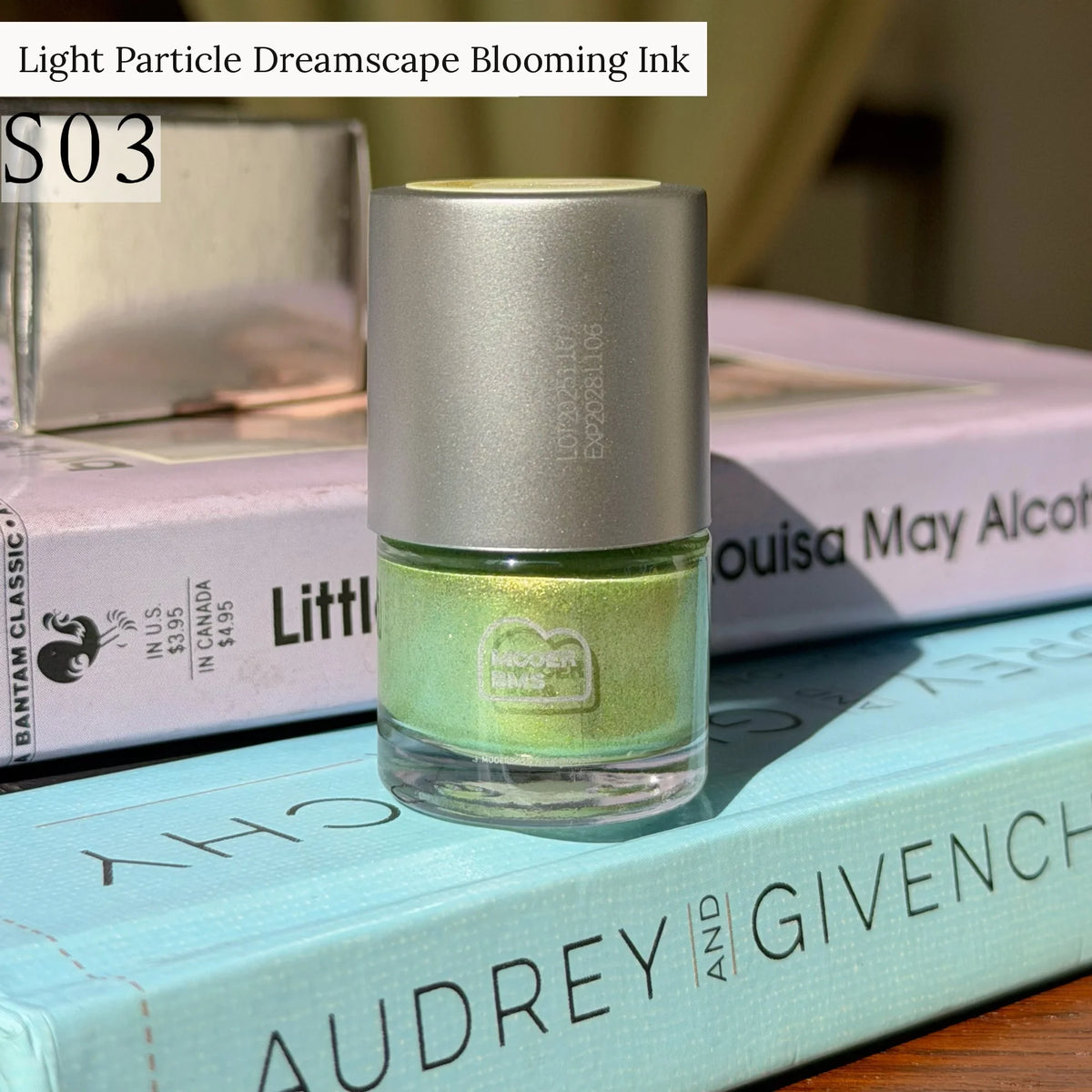 Light Particle Dreamscape glitter blooming ink, shade S03