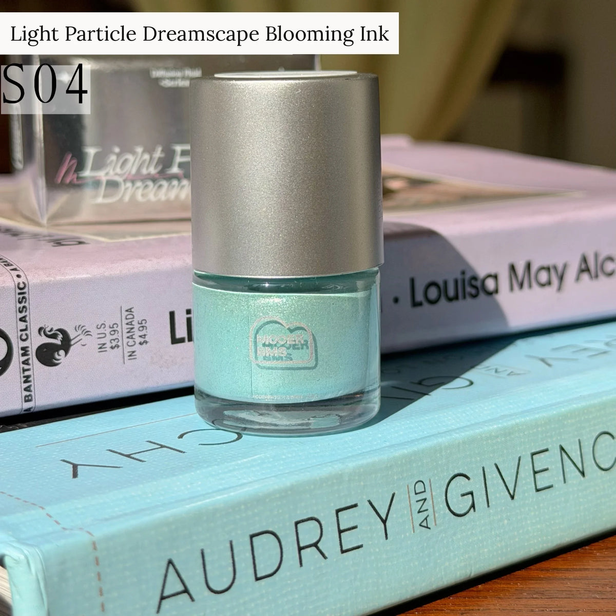 Light Particle Dreamscape glitter blooming ink, shade S04