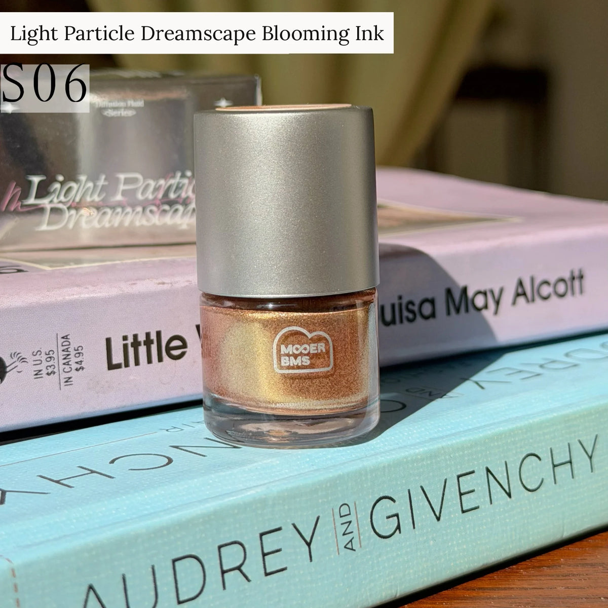 Light Particle Dreamscape glitter blooming ink, shade S06