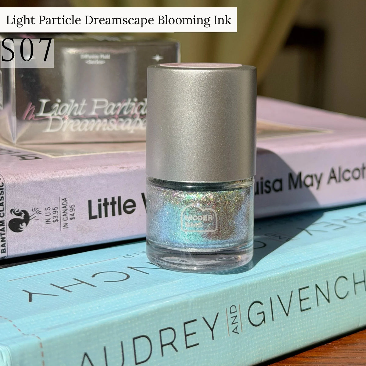 Light Particle Dreamscape glitter blooming ink, shade S07