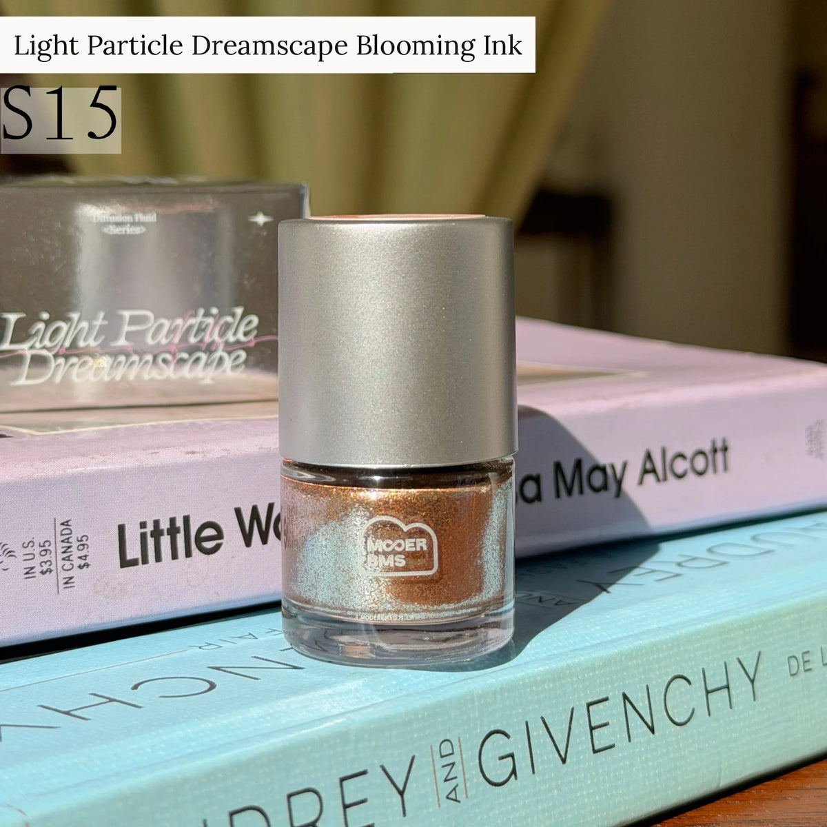 Light Particle Dreamscape glitter blooming ink, shade S15