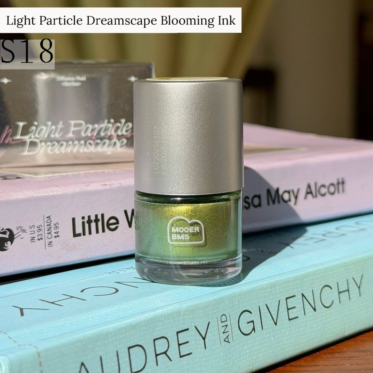 Light Particle Dreamscape glitter blooming ink, shade S18