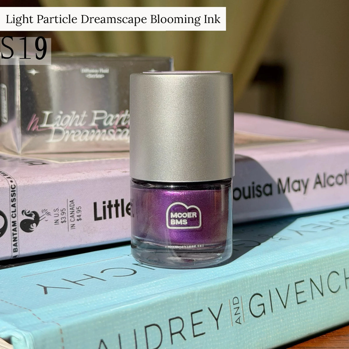 Light Particle Dreamscape glitter blooming ink, shade S19