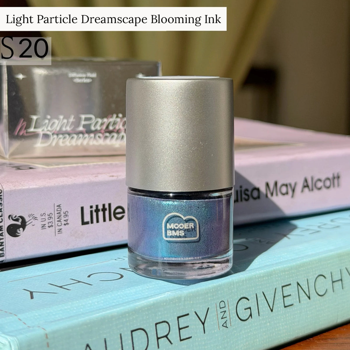 Light Particle Dreamscape glitter blooming ink, shade S20