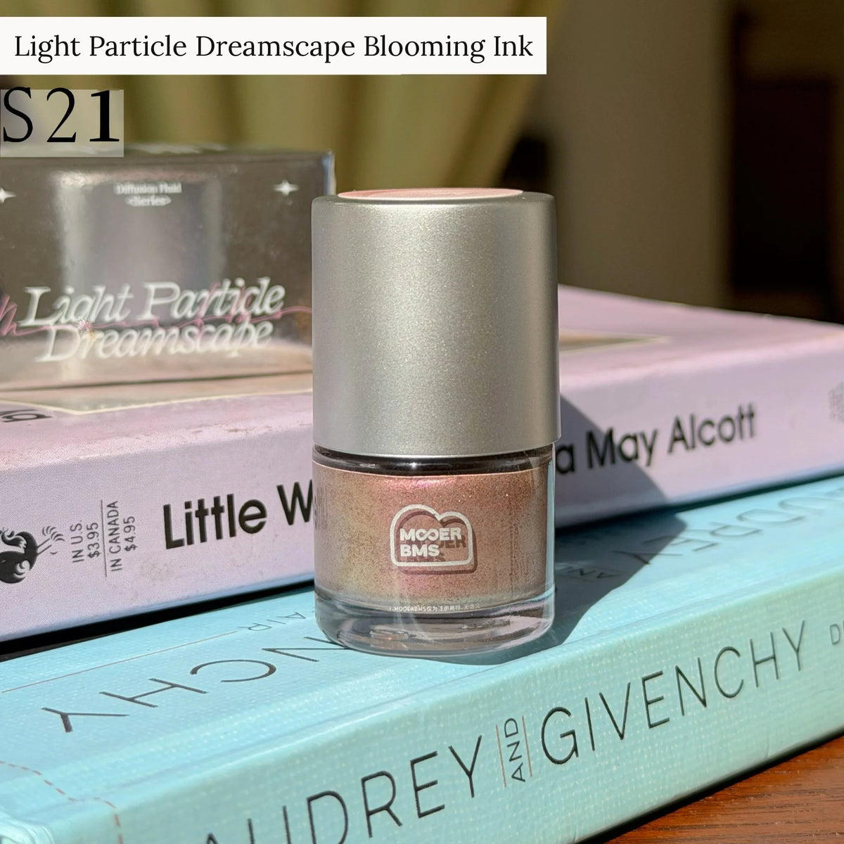 Light Particle Dreamscape glitter blooming ink, shade S21