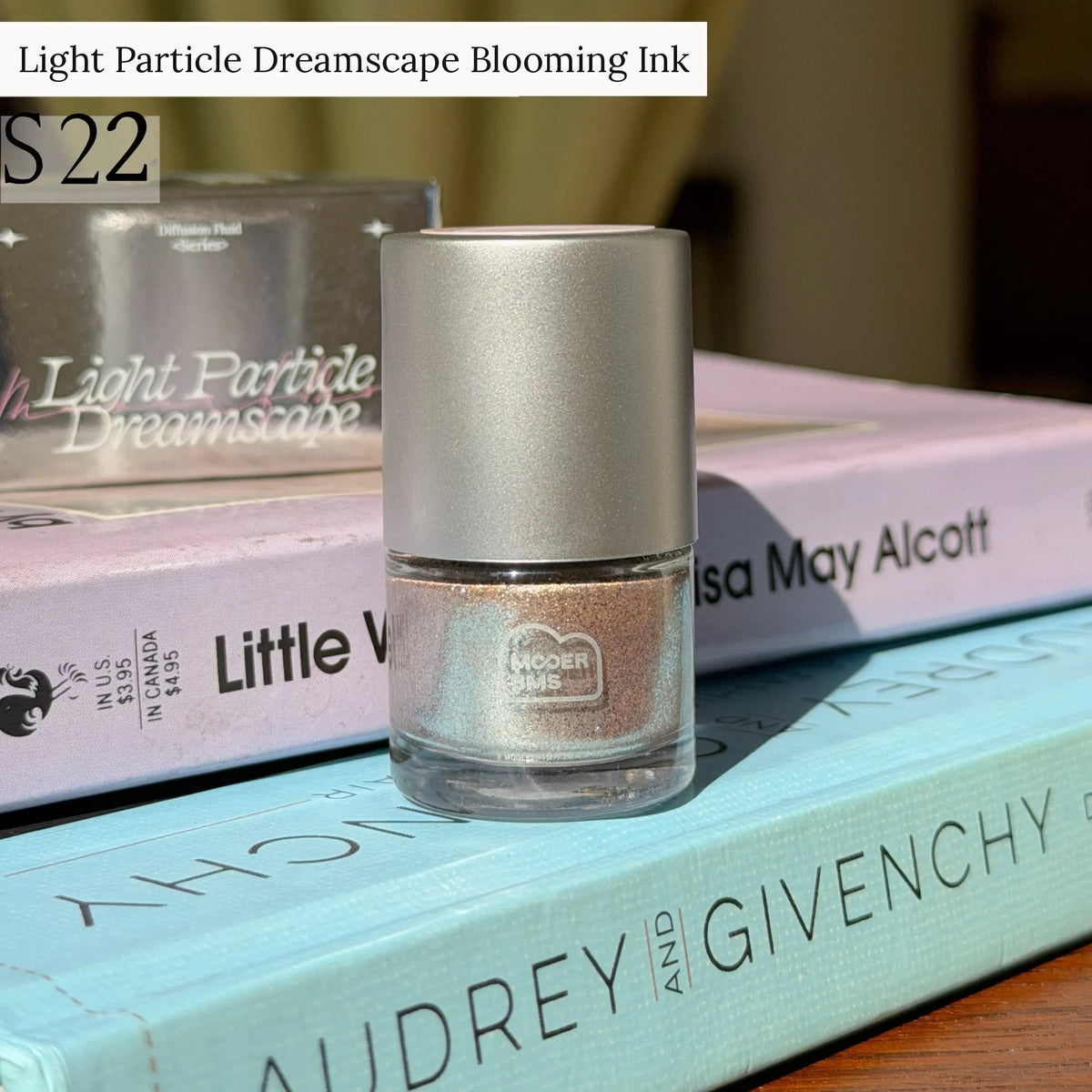 Light Particle Dreamscape glitter blooming ink, shade S22