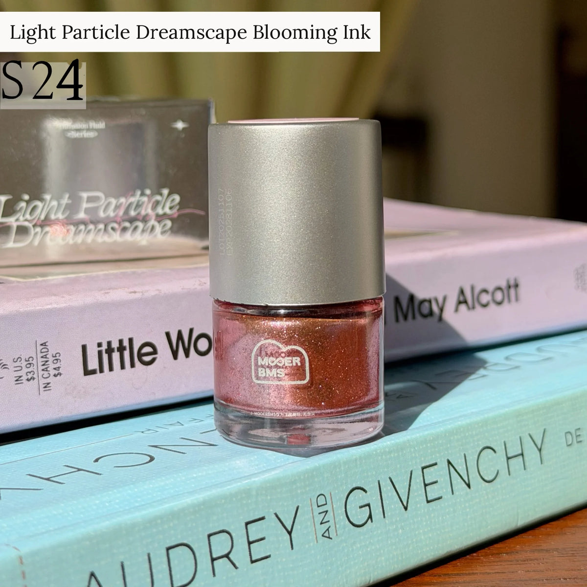 Light Particle Dreamscape glitter blooming ink, shade S24