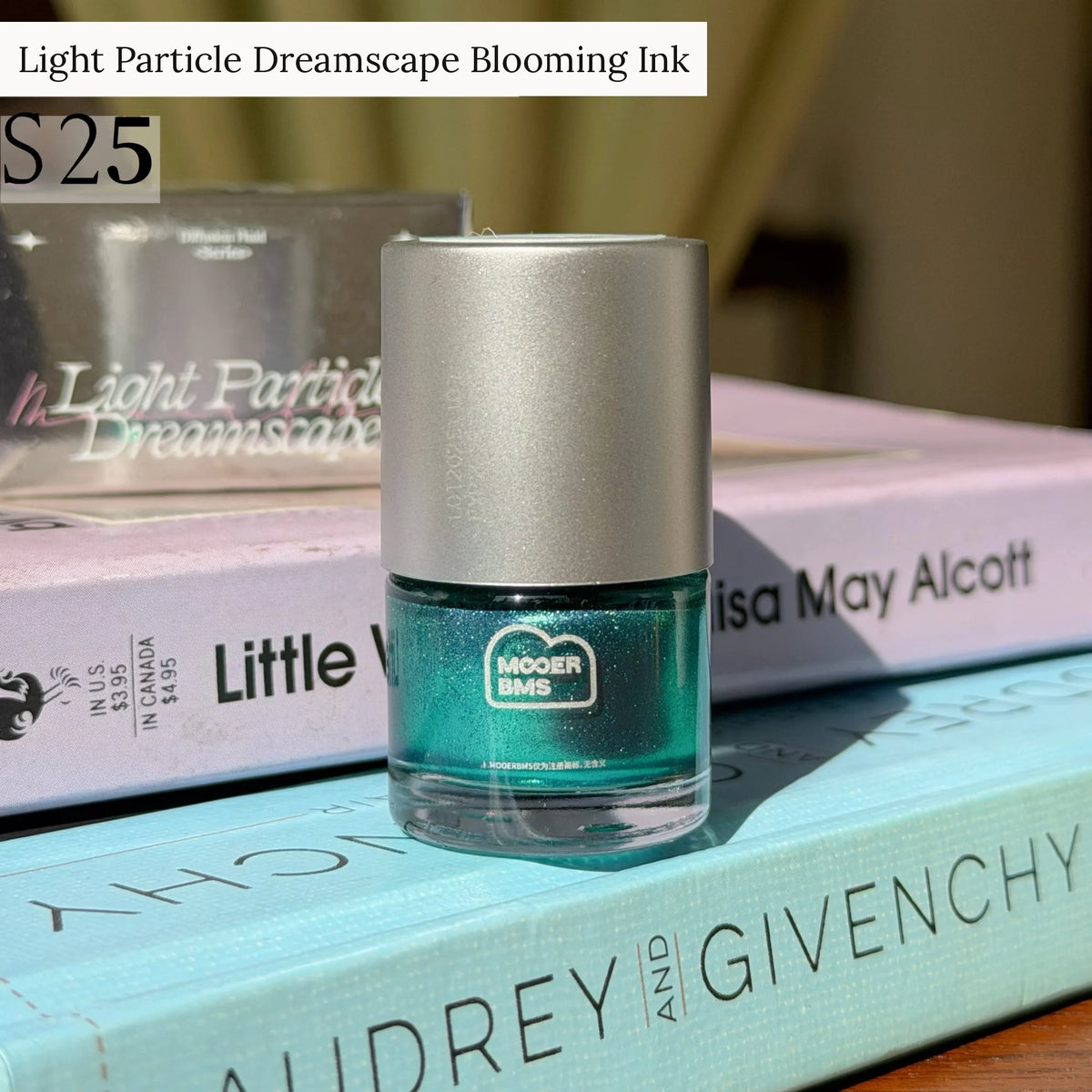 Light Particle Dreamscape glitter blooming ink, shade S25