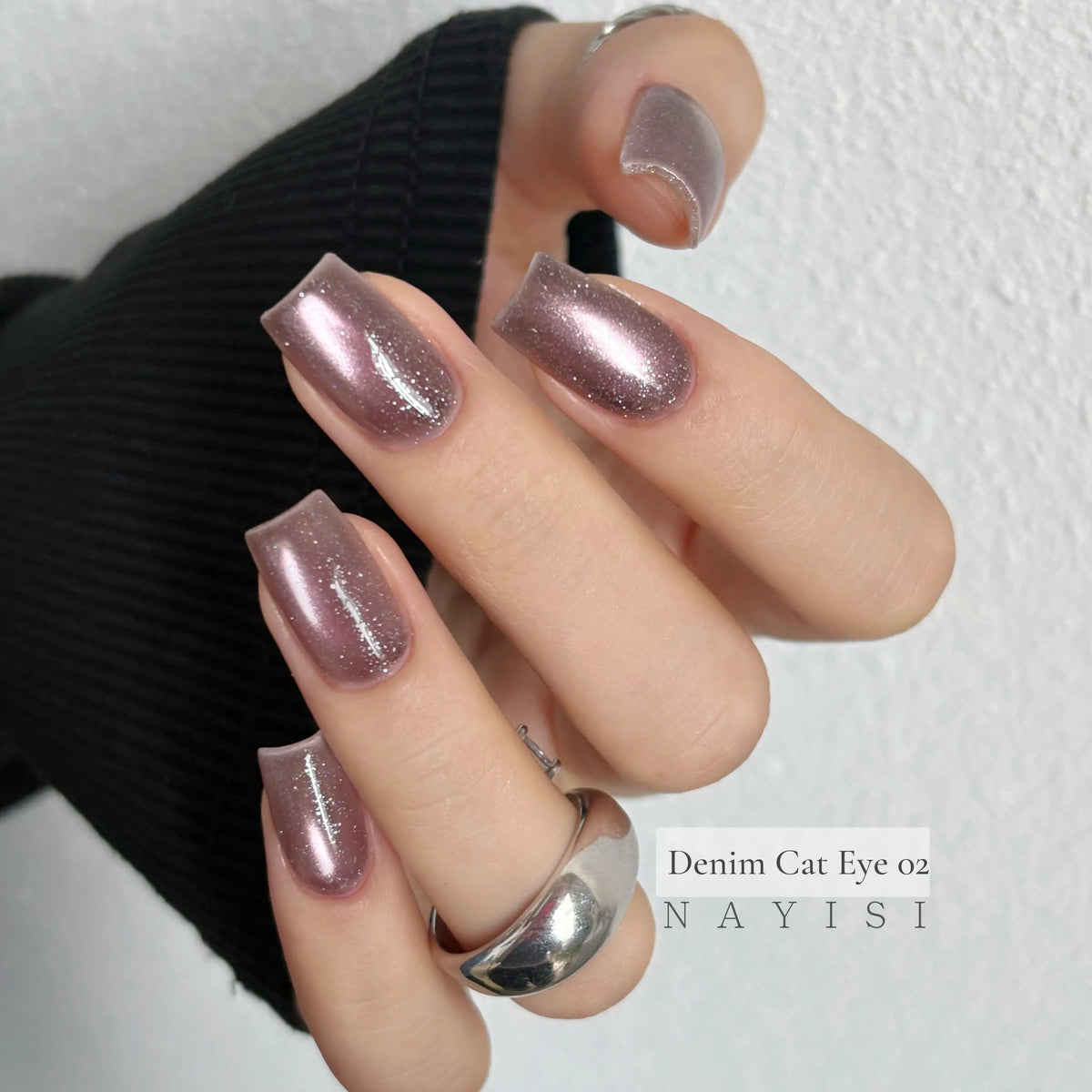 Denim Cat Eye 02, mauve rose cat eye, on nails