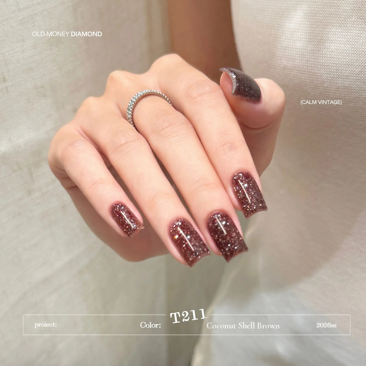 T211 Coconut Shell Brown flash diamond gel on short square nails