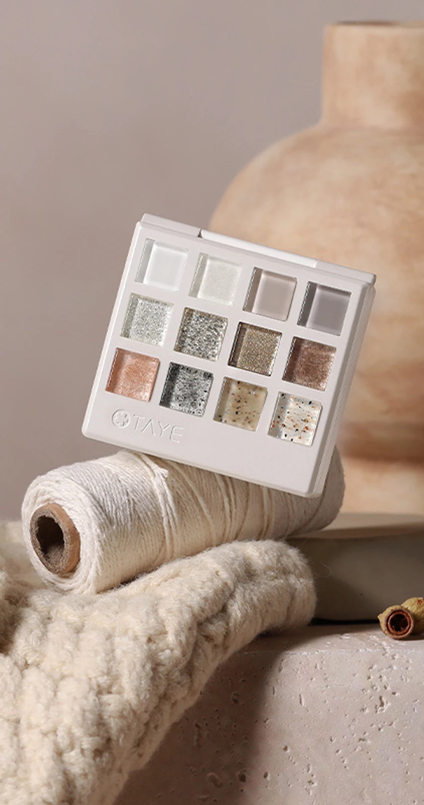 TAYE INS 12-Color Palette – Palette Product Shot