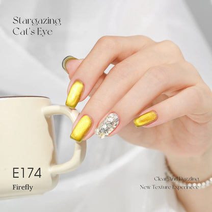 TAYE Stargazing (Chasing Light) cat eye gel E174 Firefly on a hand