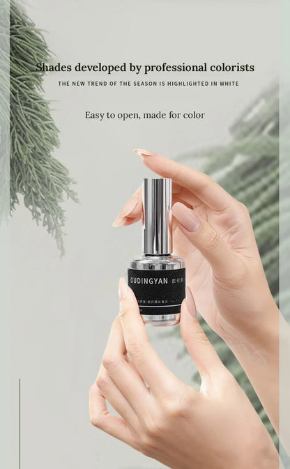 Oudingyan Watery Cat Eye gel bottle in hand