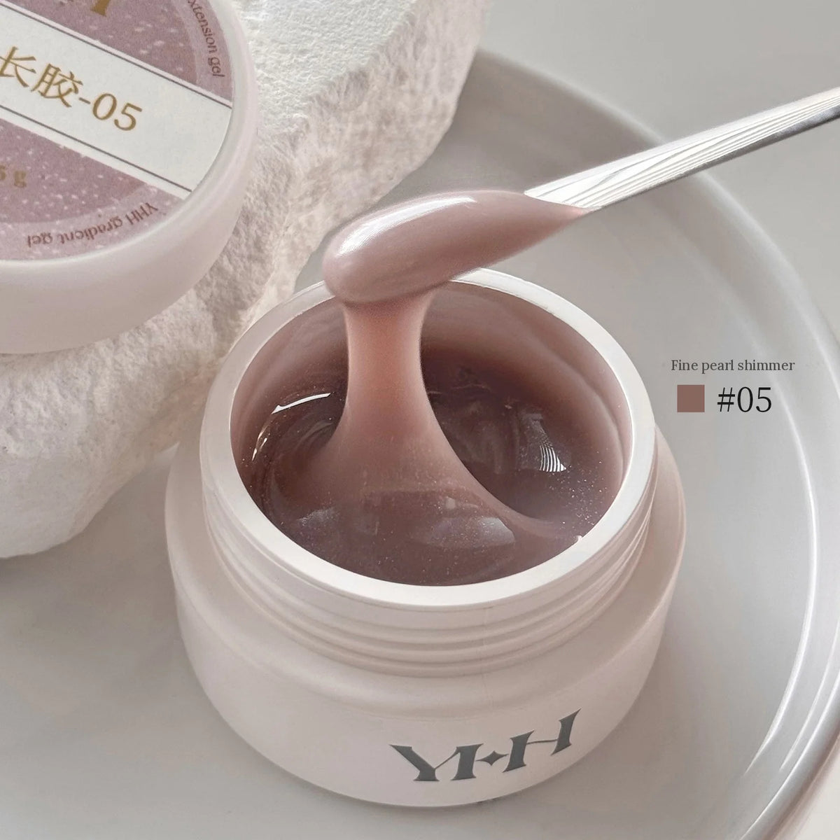 YHH Aqua Glow Extension Gel shade 05, 15 g jar with gel on a spatula